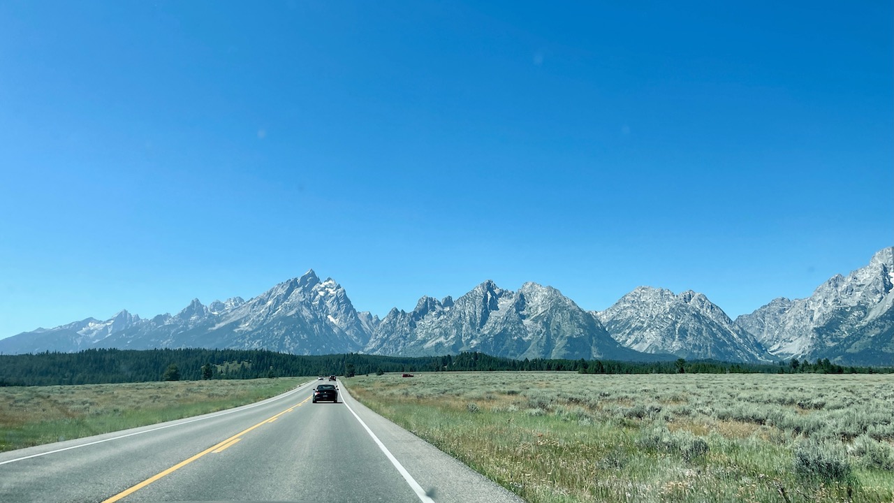 Road to the trailhead